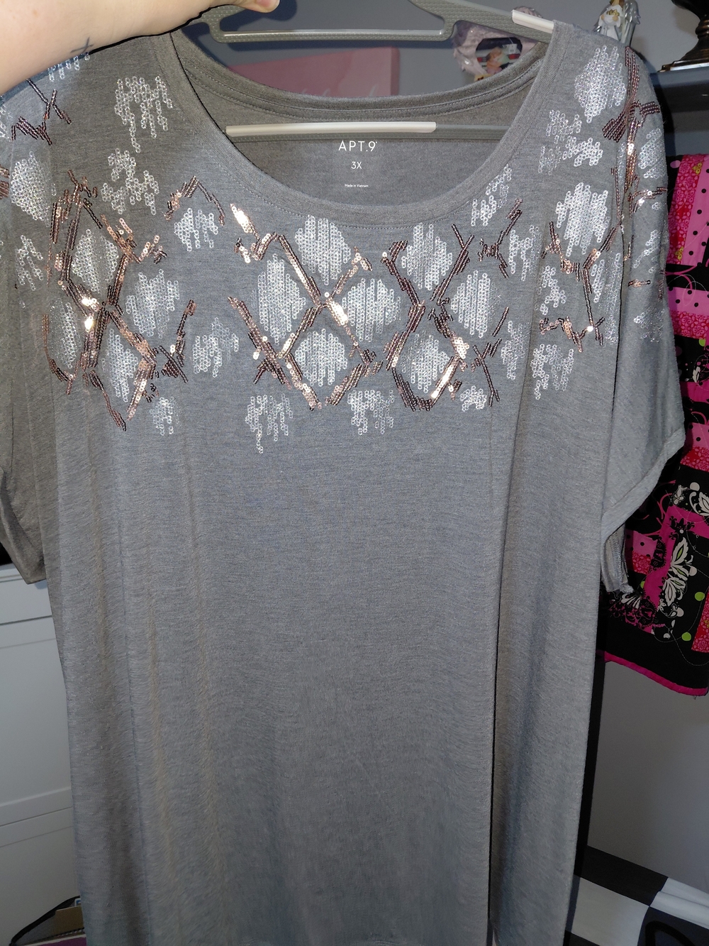 Apt. 9 Gray Short Sleeve Top with Silver and Rose-Gold Sequins